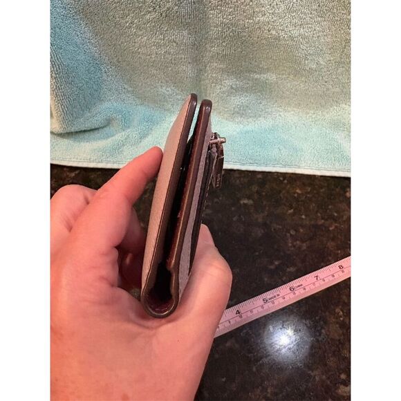 Kate Spade Women's Gray Leather Wallet with Logo & Zipper Accents - Picture 4 of 8